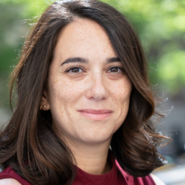 Headshot of Suzanne Kahn